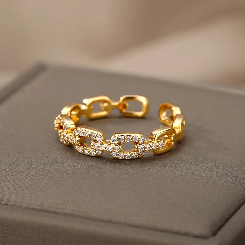 Twist Elegance – Eleganter Zirkon-Ring aus Edelstahl