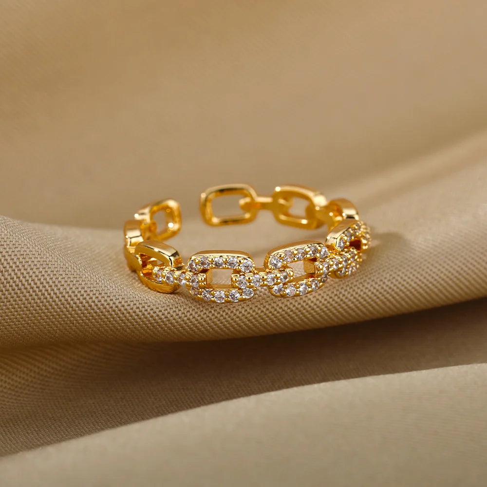 Twist Elegance – Eleganter Zirkon-Ring aus Edelstahl