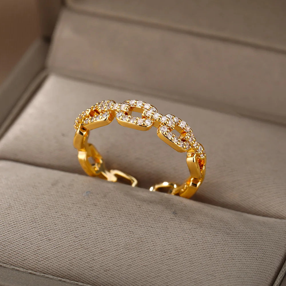 Twist Elegance – Eleganter Zirkon-Ring aus Edelstahl