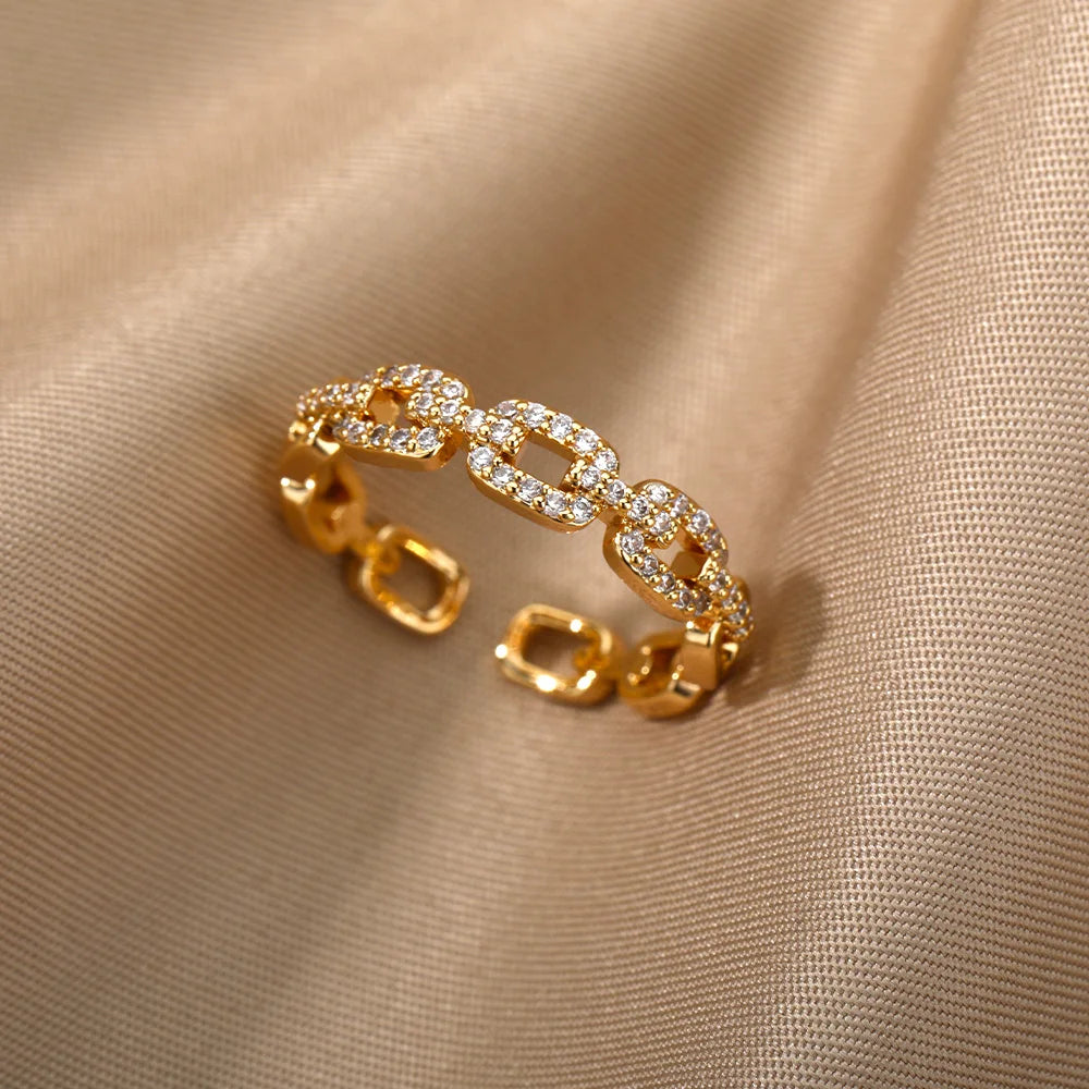 Twist Elegance – Eleganter Zirkon-Ring aus Edelstahl