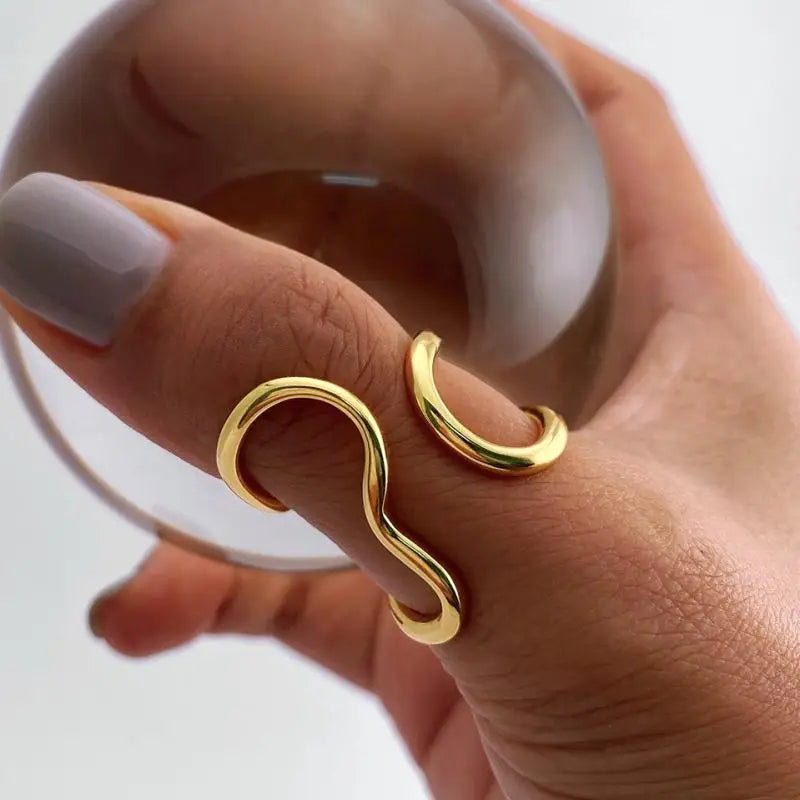 Golden Wave – Eleganter Offener Edelstahl-Ring