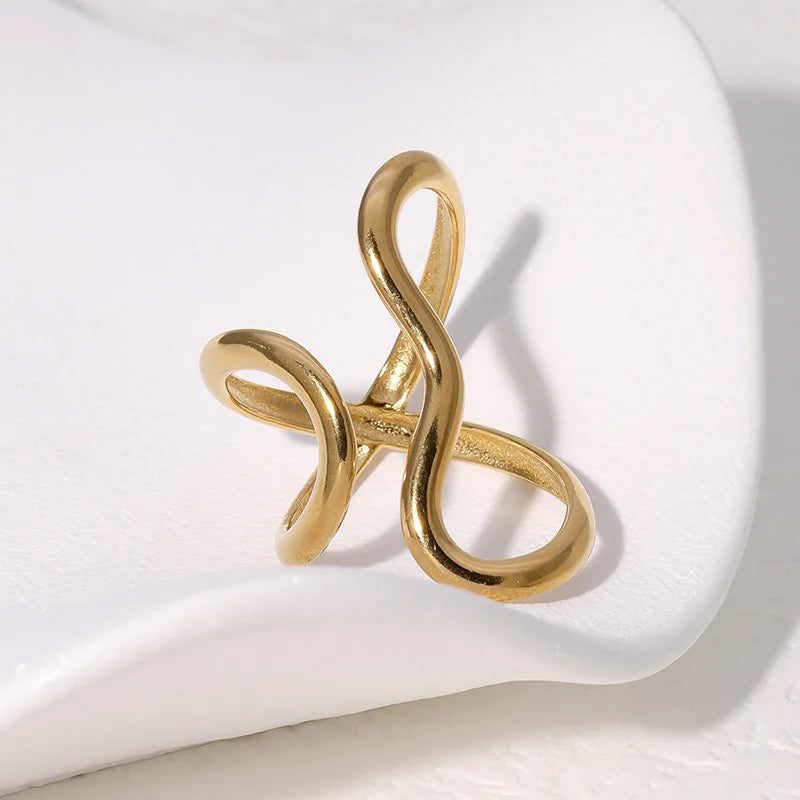Golden Wave – Eleganter Offener Edelstahl-Ring