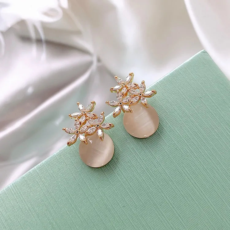 Opalblüte™ – Elegante Blumen-Ohrringe