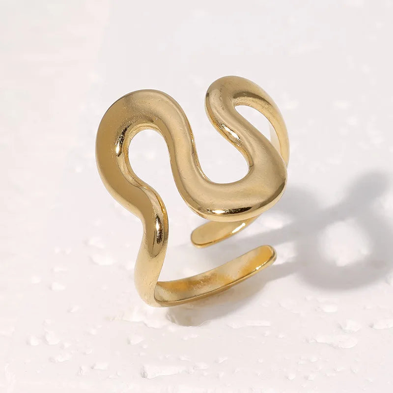 Golden Wave – Eleganter Offener Edelstahl-Ring