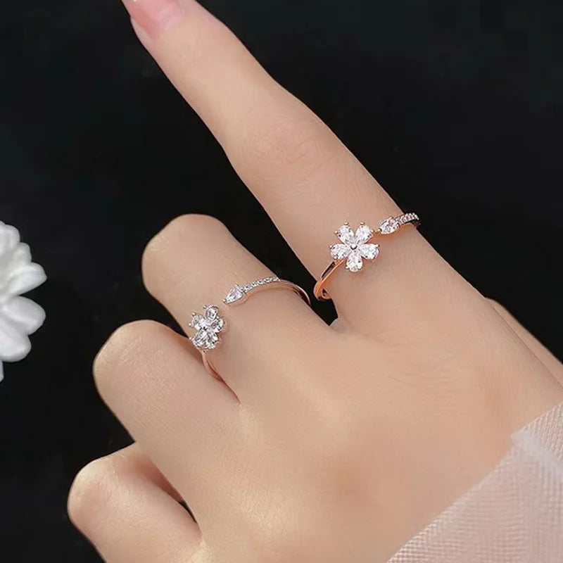 Golden Blossom – Eleganter Blumen-Zirkon-Ring