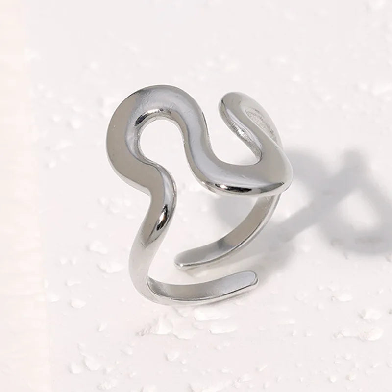 Golden Wave – Eleganter Offener Edelstahl-Ring