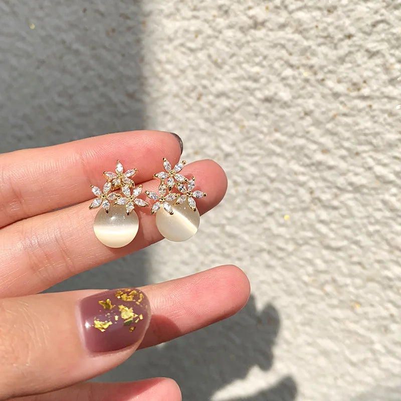 Opalblüte™ – Elegante Blumen-Ohrringe