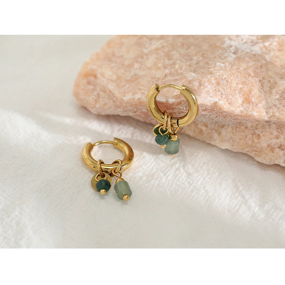 Golden Green – Elegante Creolen mit Naturstein