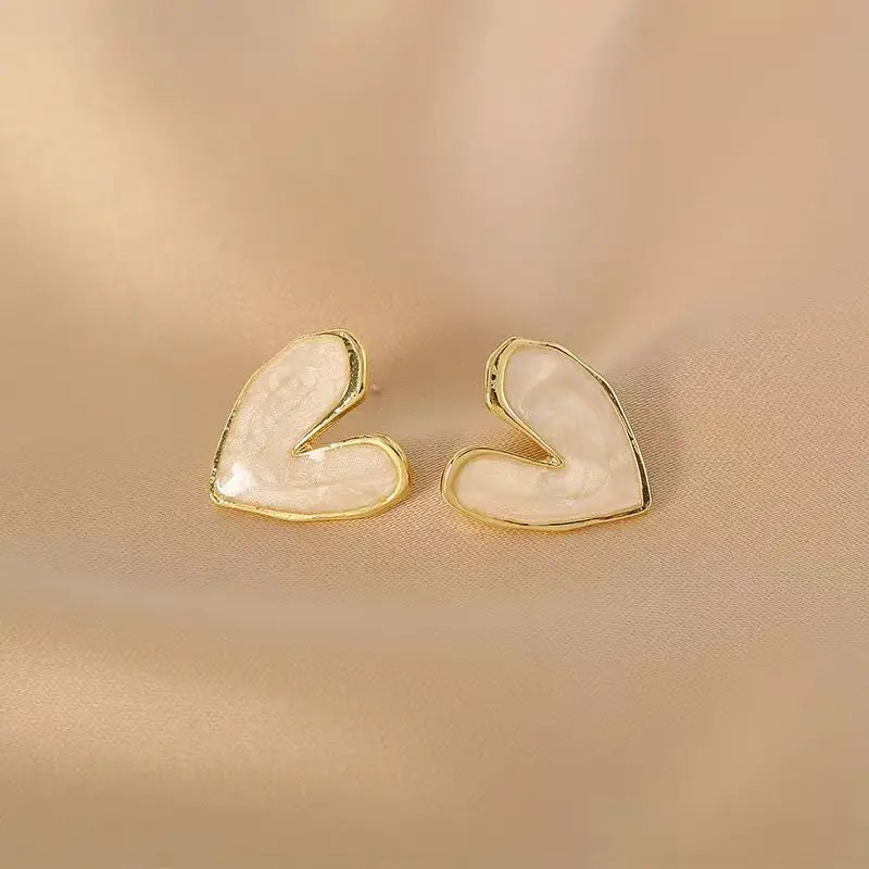 Pearl Love – Elegante Perlen-Herz-Ohrstecker