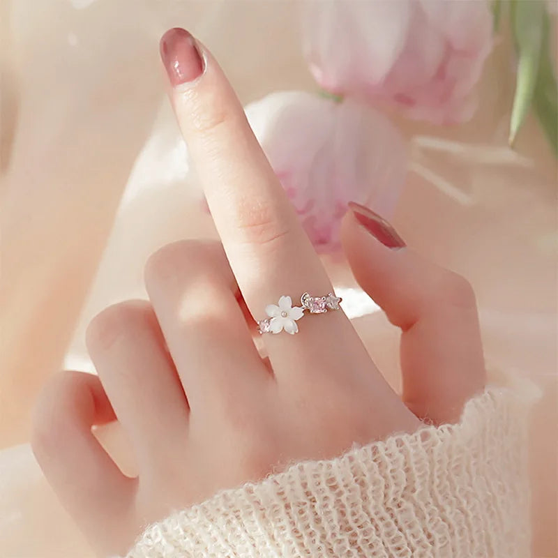 Golden Blossom – Eleganter Blumen-Zirkon-Ring