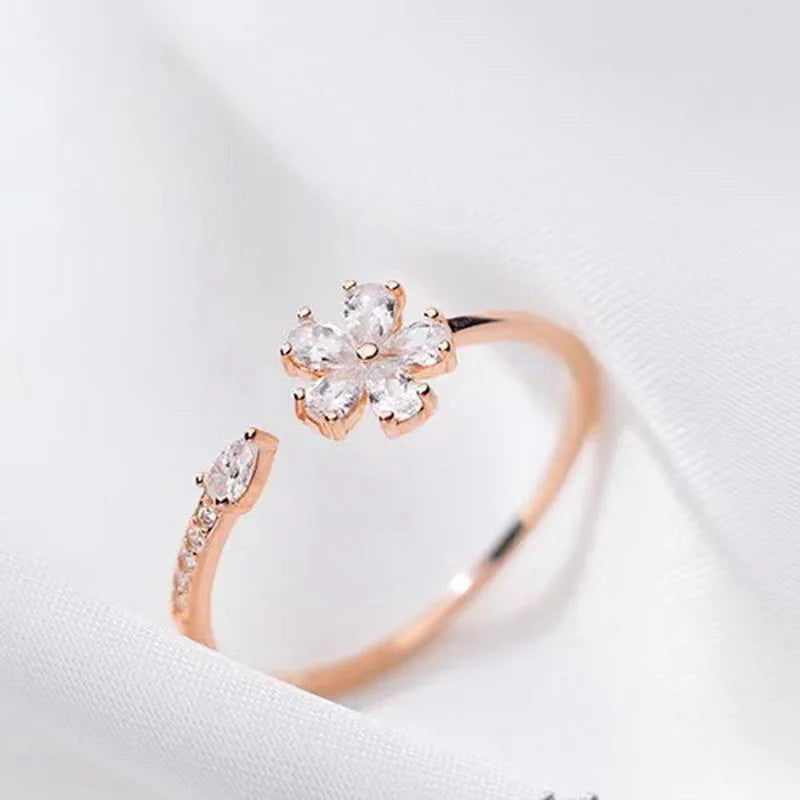 Golden Blossom – Eleganter Blumen-Zirkon-Ring