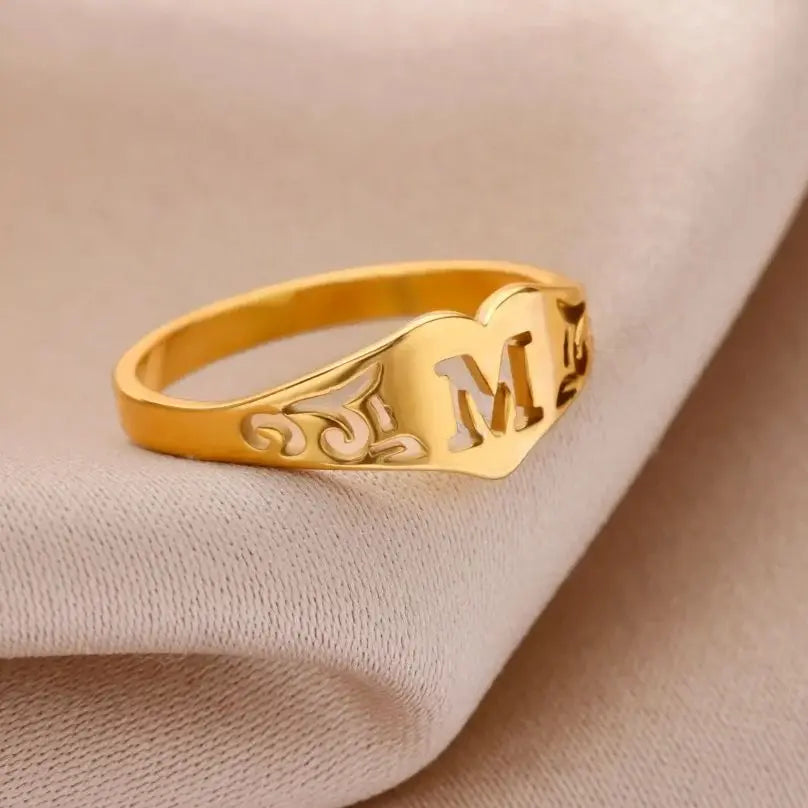 Golden Initial – Personalisierter Herz-Ring