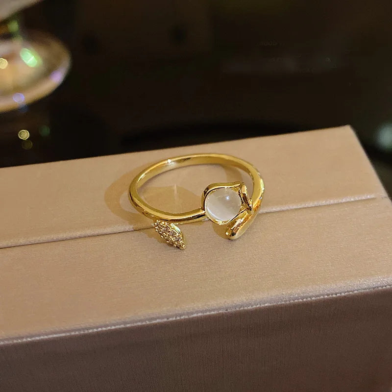 Golden Blossom – Eleganter Blumen-Zirkon-Ring