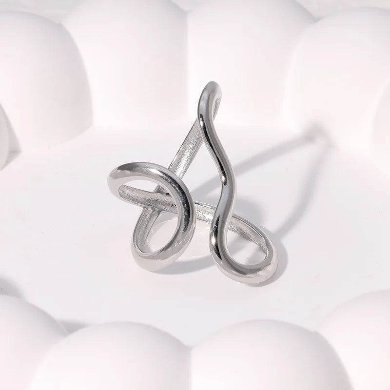 Golden Wave – Eleganter Offener Edelstahl-Ring