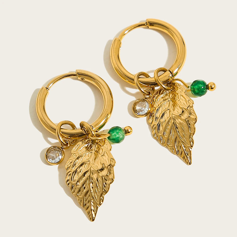 Golden Green – Elegante Creolen mit Naturstein