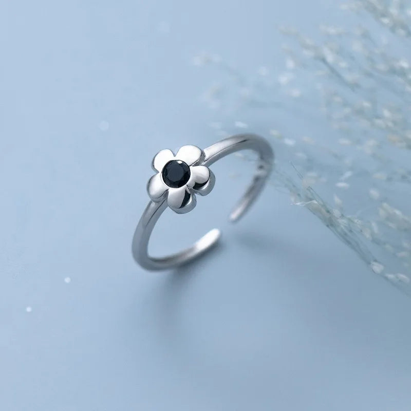 Golden Blossom – Eleganter Blumen-Zirkon-Ring