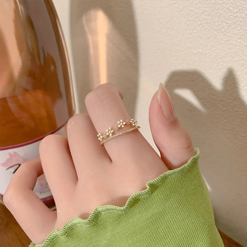Golden Blossom – Eleganter Blumen-Zirkon-Ring