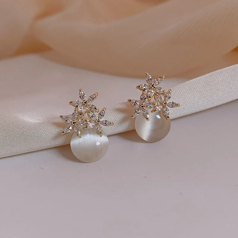 Opalblüte™ – Elegante Blumen-Ohrringe