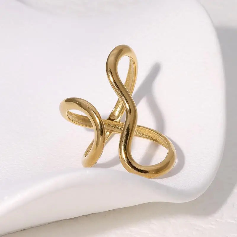Golden Wave – Eleganter Offener Edelstahl-Ring