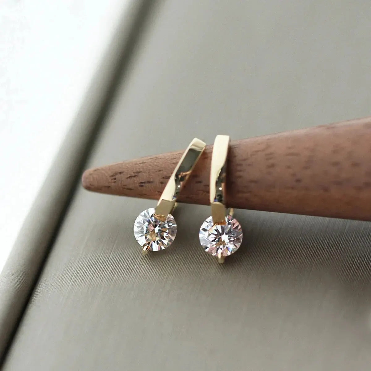 Kristallschleife™ – Elegante Gold-Ohrringe