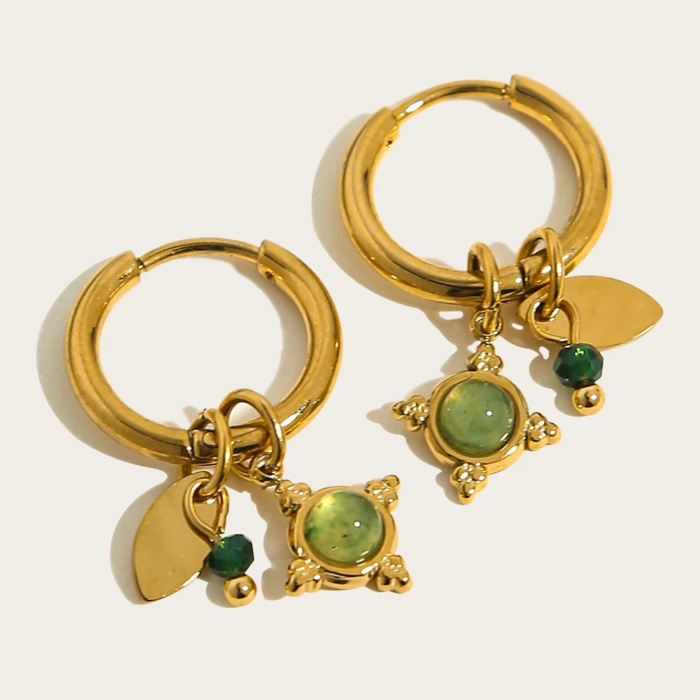 Golden Green – Elegante Creolen mit Naturstein