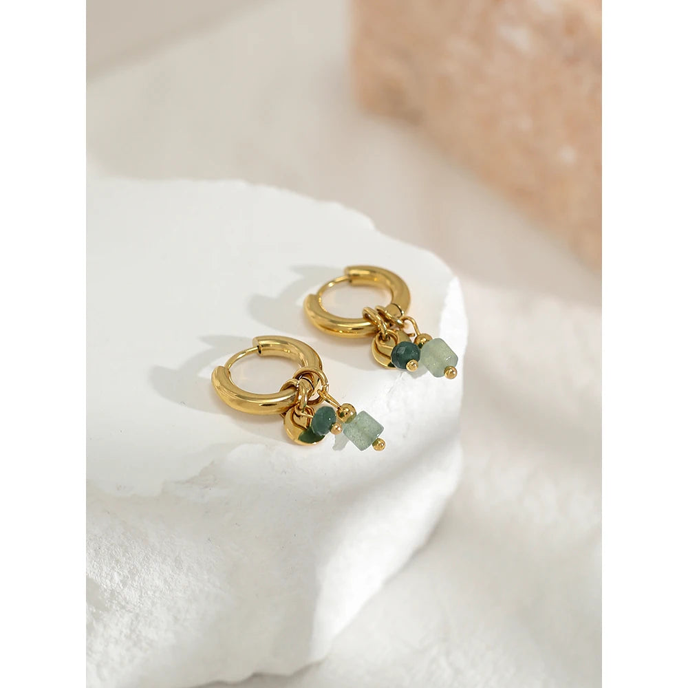 Golden Green – Elegante Creolen mit Naturstein