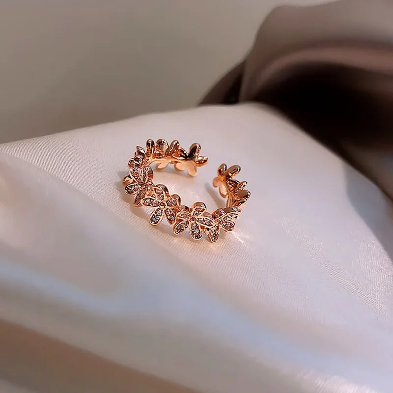 Golden Blossom – Eleganter Blumen-Zirkon-Ring