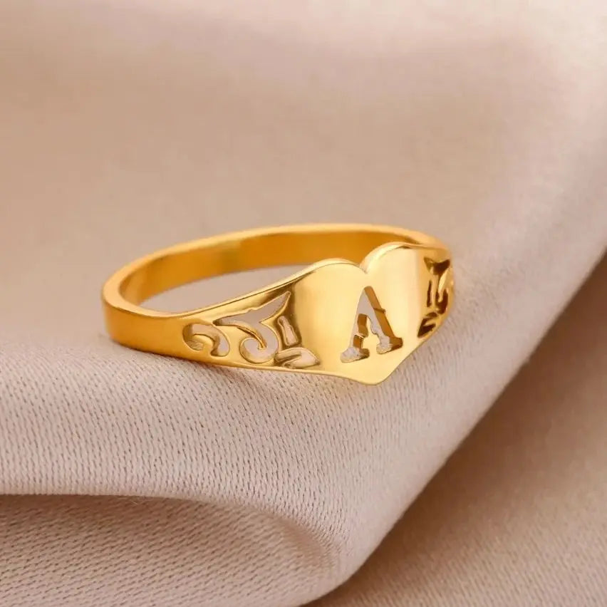 Golden Initial – Personalisierter Herz-Ring