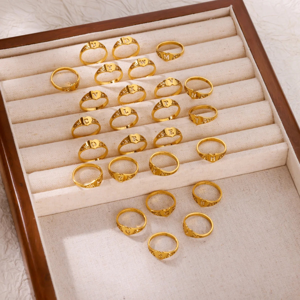Golden Initial – Personalisierter Herz-Ring