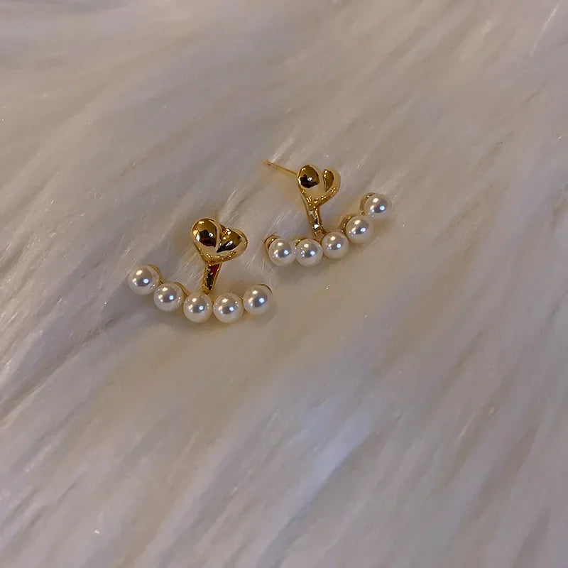 Pearl Love – Elegante Perlen-Herz-Ohrstecker