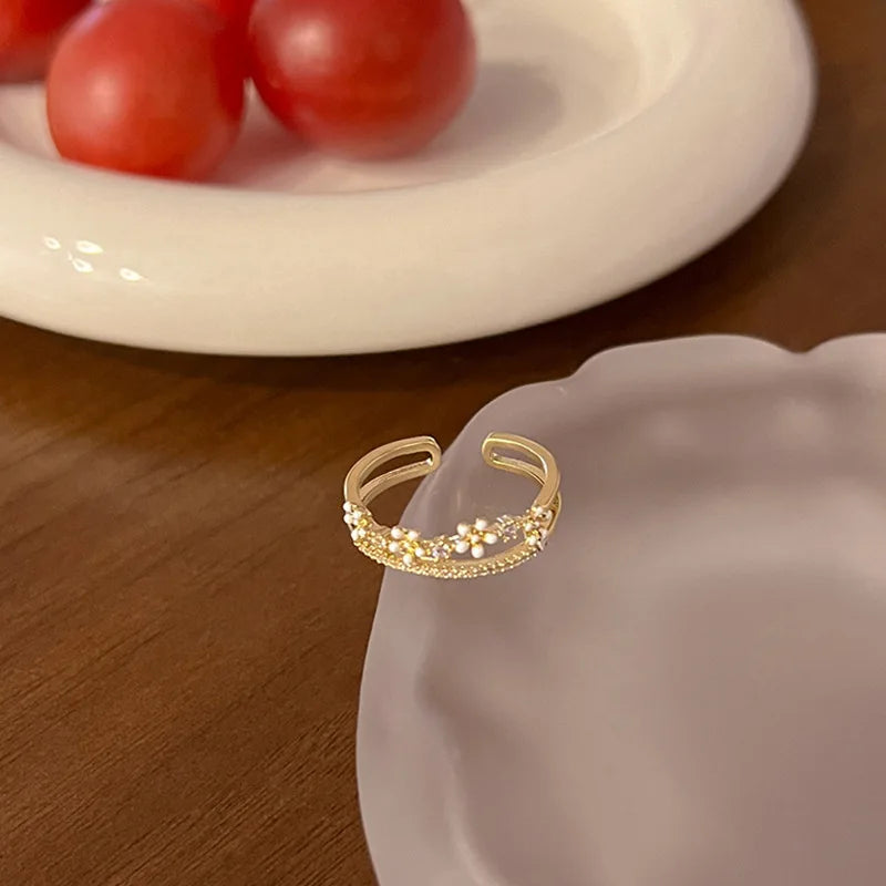 Golden Blossom – Eleganter Blumen-Zirkon-Ring
